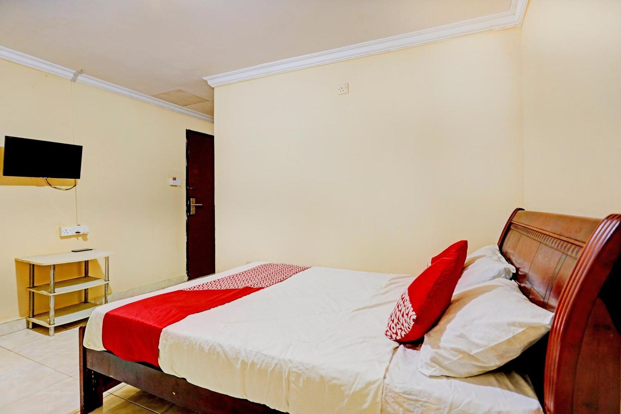 Oyo 92334 Abi Manyu Syariah Hotel Nagoya Buitenkant foto